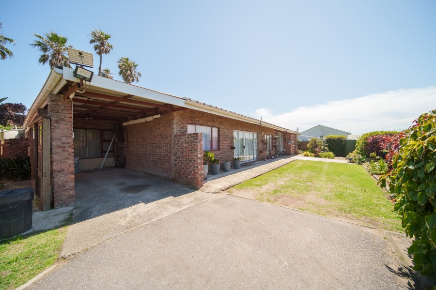 5 Bedroom Property for Sale in Queensberry Bay Eastern Cape